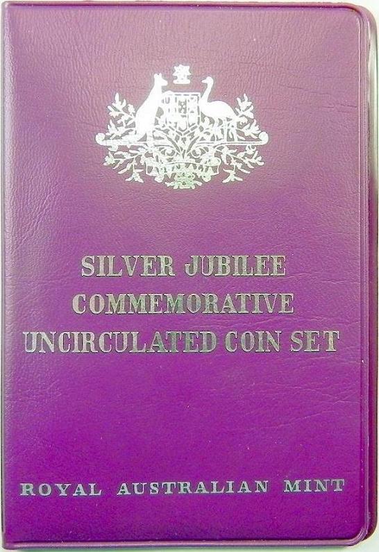 1977-Silver-Jubilee-Mint-Set-Different-Wallets